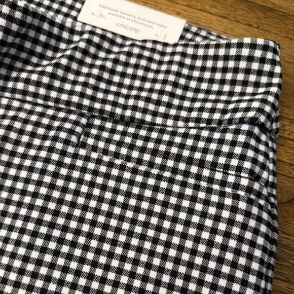 CHICO'S So Slimming Brigitte Slim Leg Capri - Picture 5 of 15